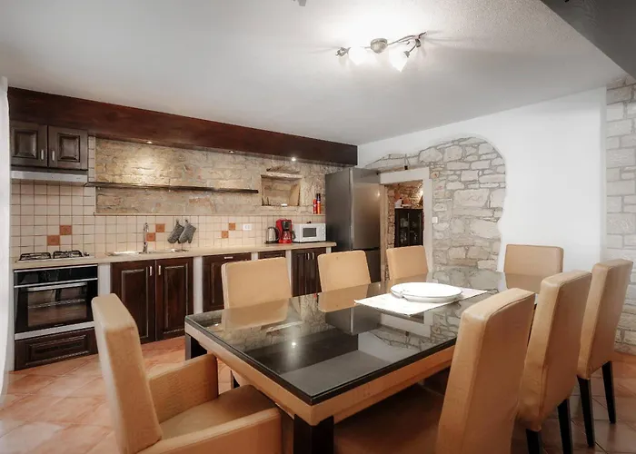 Villa Radetici 빌라 Tinjan