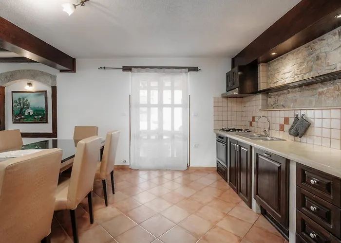 Villa Radetici * Tinjan